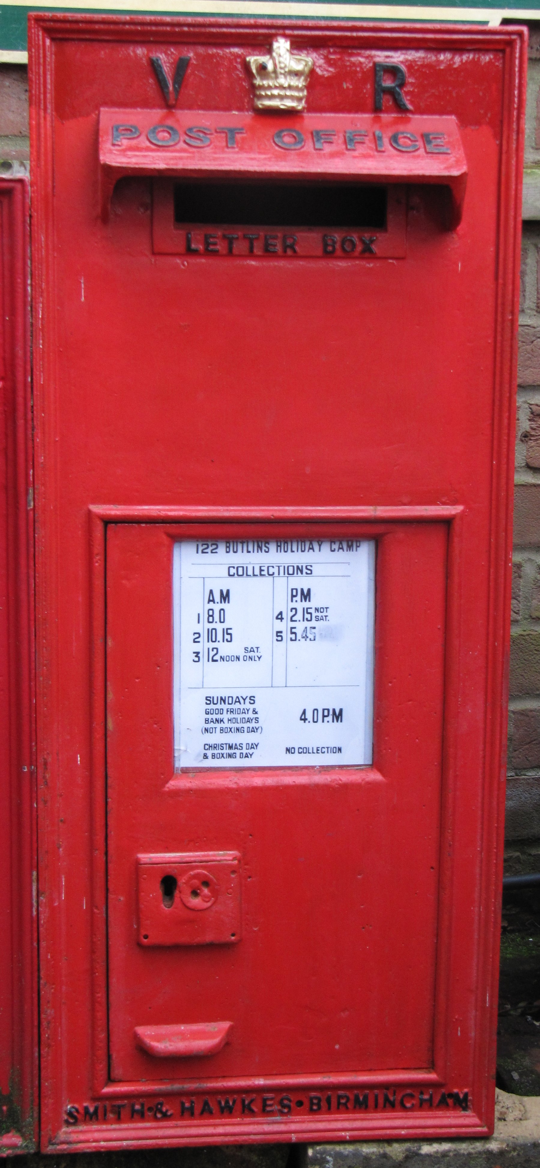 WB82/1 Smith & Hawkes wall box with recessed collection plate
