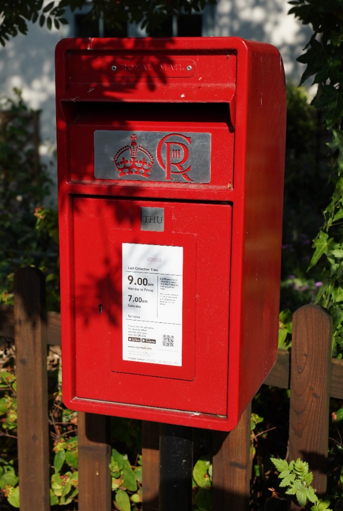 CiiiR powder-coated steel lamp box at Tetford, LN9 315D, with horizontal crown and cipher plate