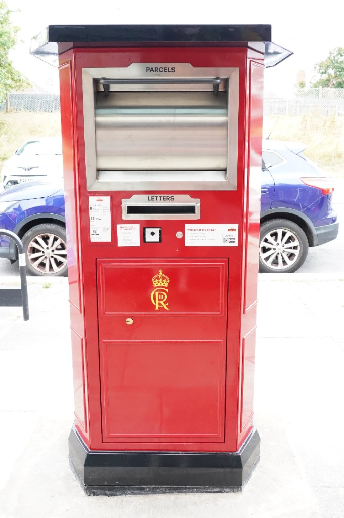 CiiiR Parcel Combination box at Moels Station, CH47 8201